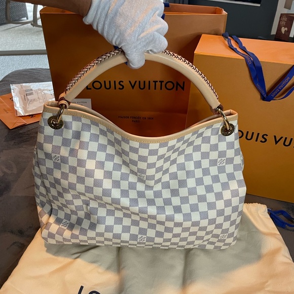 LOUIS VUITTON
DAMIER AZUR ARTSY MM - Brand New Never Used - Picture 2 of 16